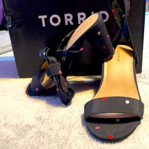 Polka dot Tie detail Torrid 7.5